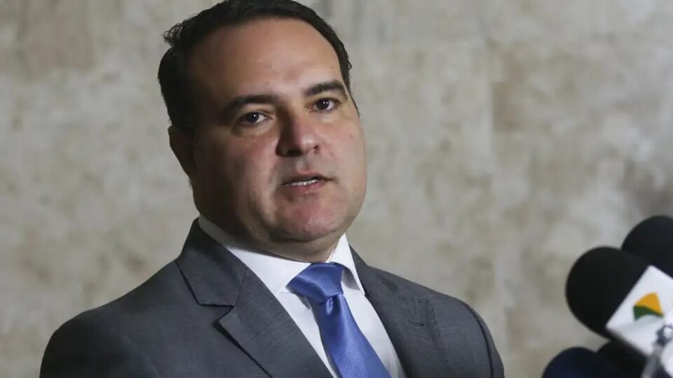 Tarcísio cancela encontro; Bolsonaro busca ex-ministro TCU