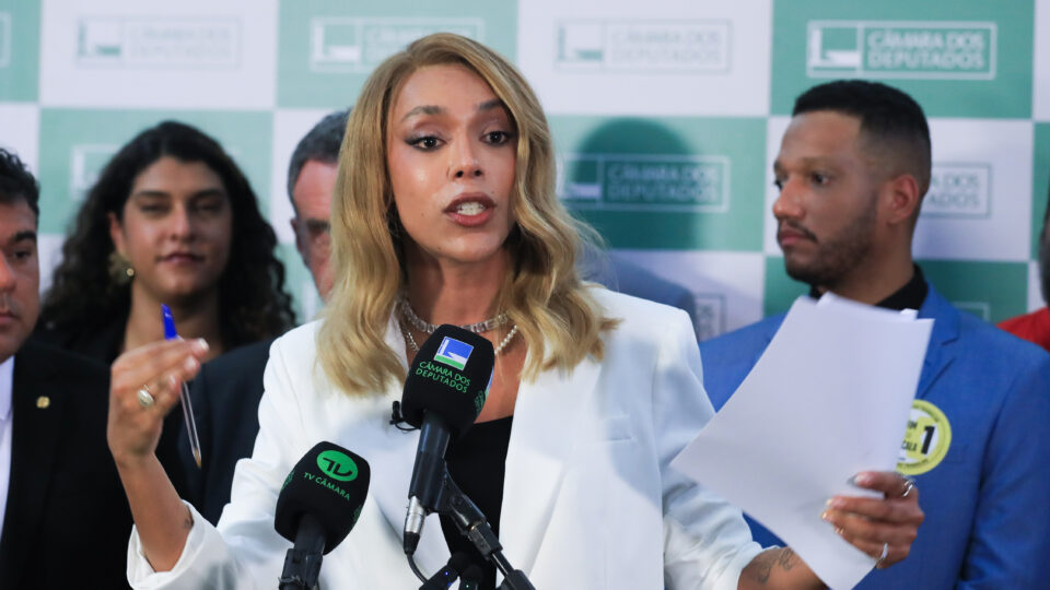 Erika Hilton vê com bons olhos censura à X no Brasil Erika Hilton vê com bons olhos censura à X no Brasil