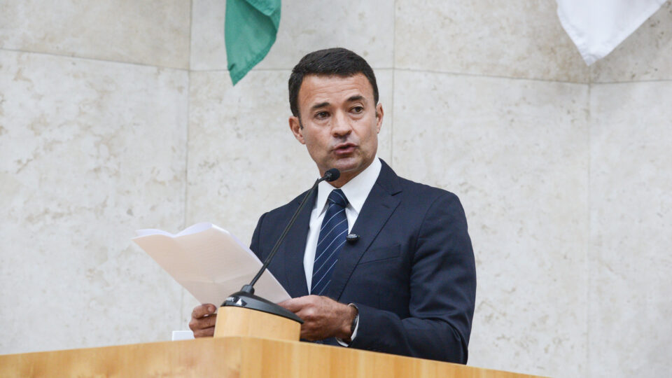 Vice de SP critica Tarcísio por cancelar visita a Bolsonaro